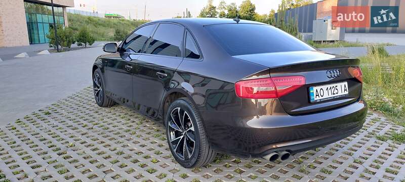 Седан Audi A4 2013 в Хмельницком