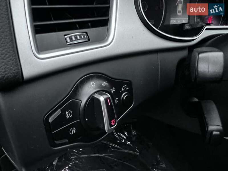 Седан Audi A4 2015 в Львове