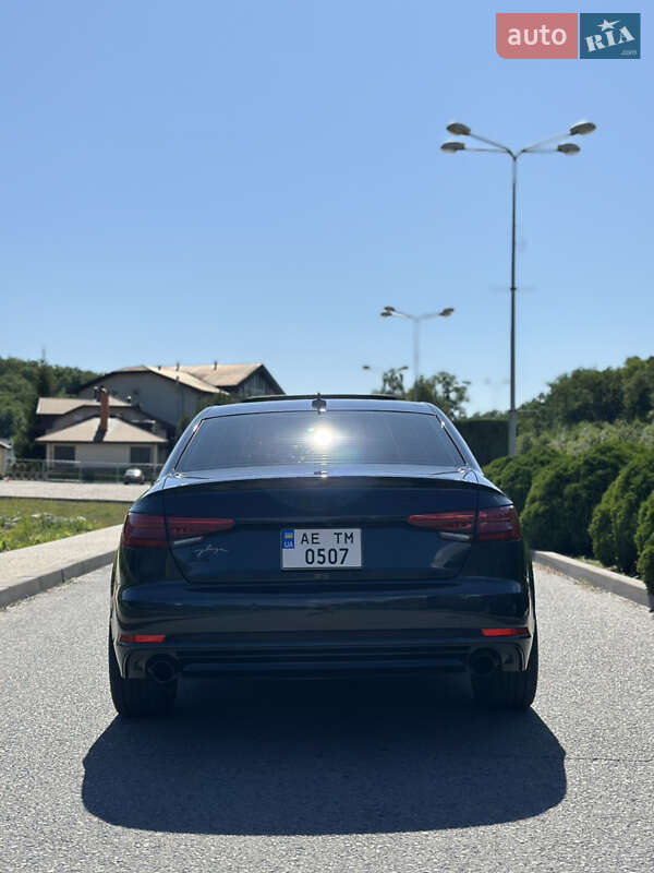Седан Audi A4 2016 в Днепре