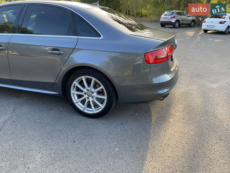 Седан Audi A4 2013 в Киеве