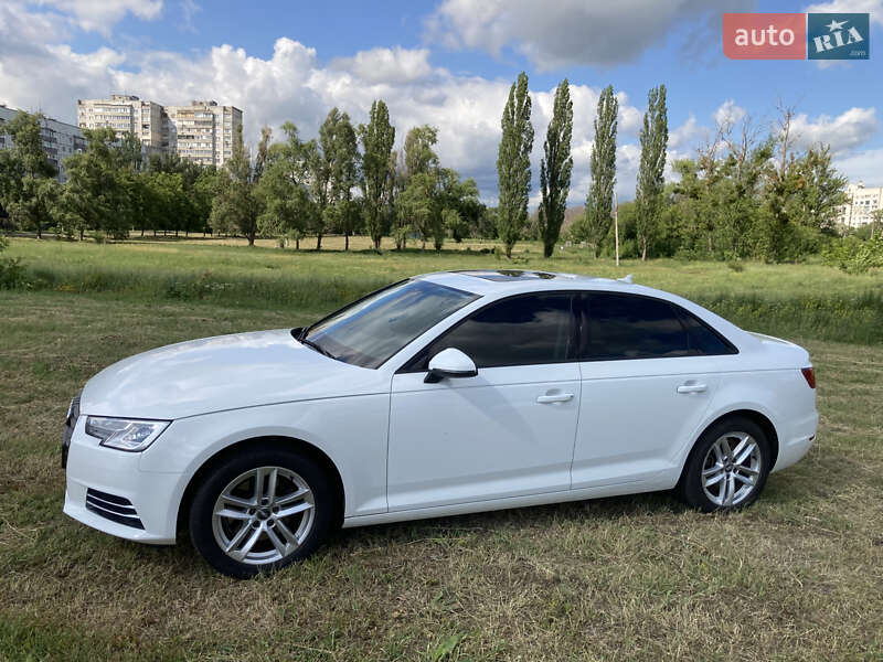 Седан Audi A4 2017 в Харькове