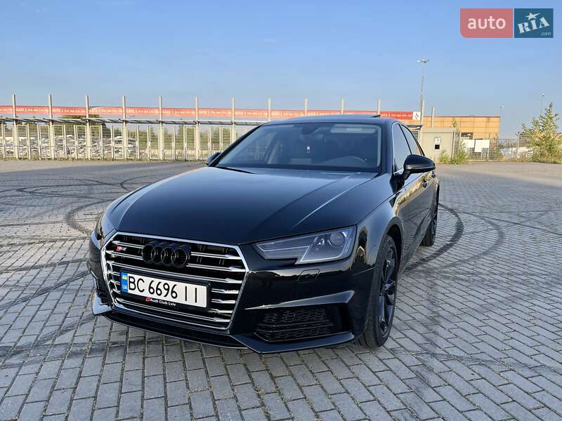 Седан Audi A4 2019 в 