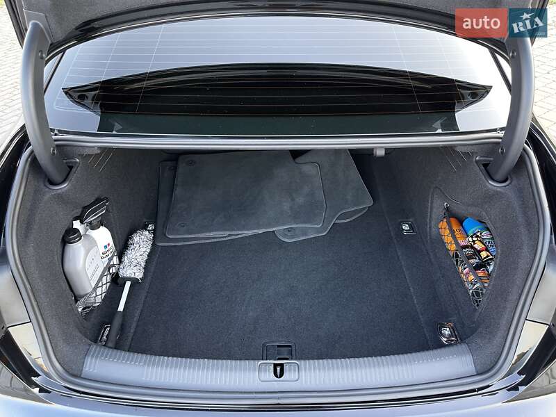 Седан Audi A4 2019 в Львове