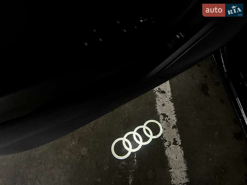 Седан Audi A4 2019 в Львове