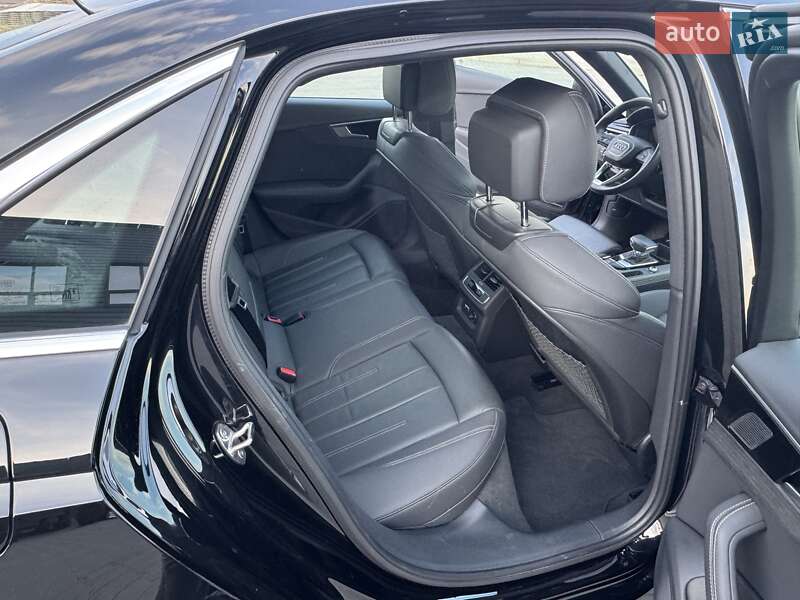 Седан Audi A4 2023 в Киеве