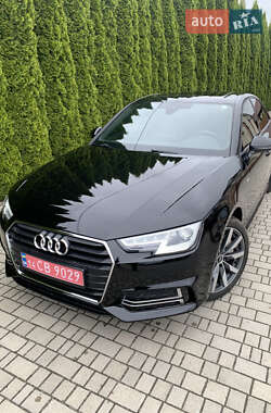 Седан Audi A4 2018 в Львові