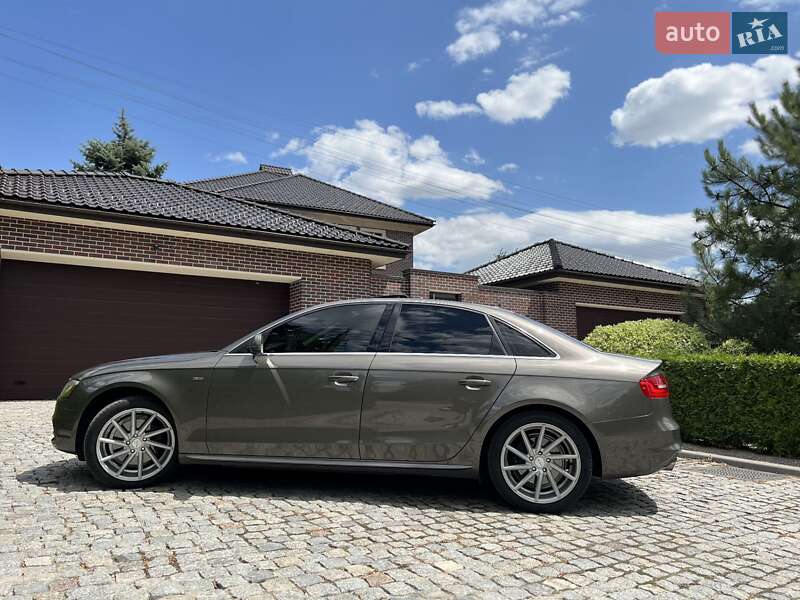Седан Audi A4 2014 в Днепре