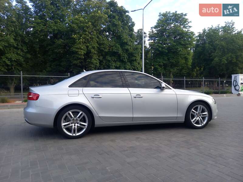 Седан Audi A4 2013 в Кременчуге