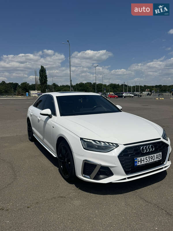 Седан Audi A4 2020 в 