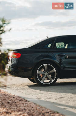Седан Audi A4 2015 в 