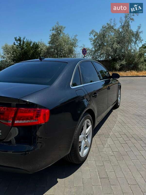 Седан Audi A4 2011 в Одесі