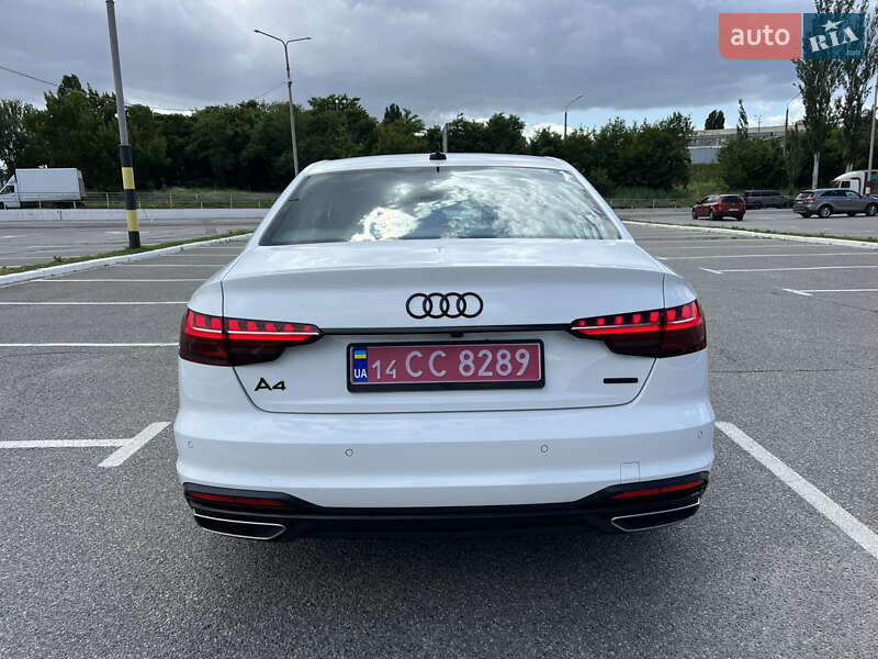 Седан Audi A4 2023 в Киеве