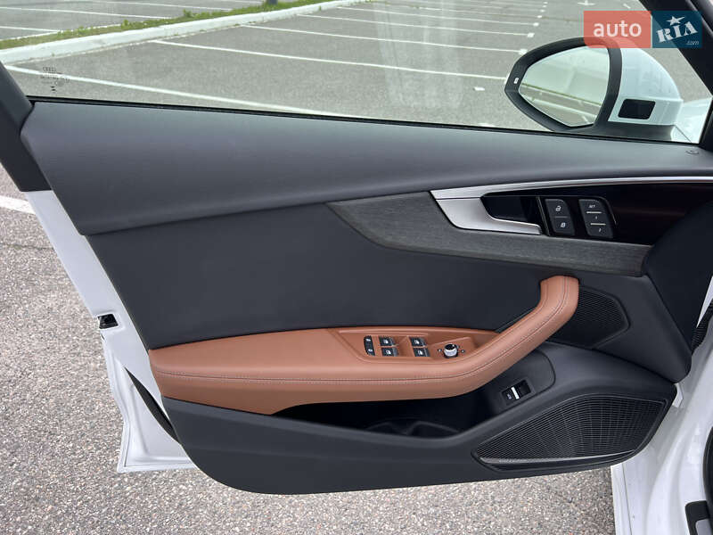 Седан Audi A4 2023 в Киеве