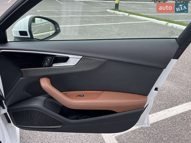 Седан Audi A4 2023 в Киеве