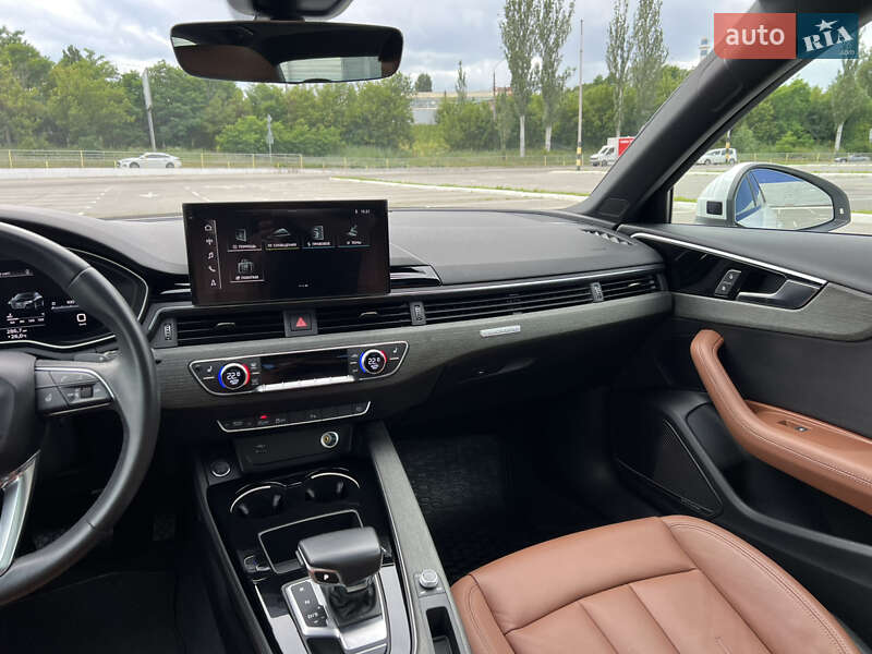 Седан Audi A4 2023 в Киеве