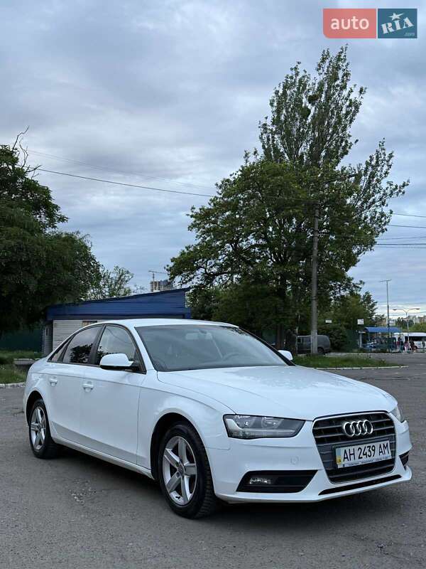 Седан Audi A4 2013 в Кропивницком