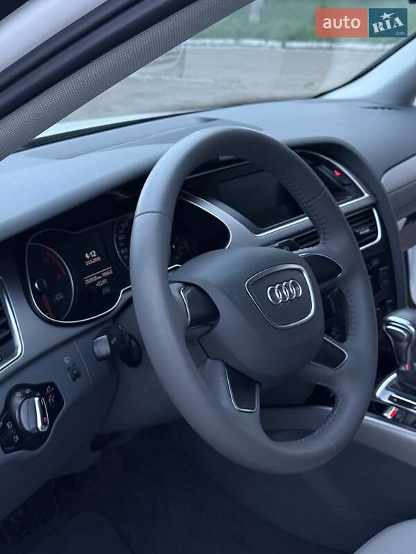 Седан Audi A4 2013 в Кропивницком
