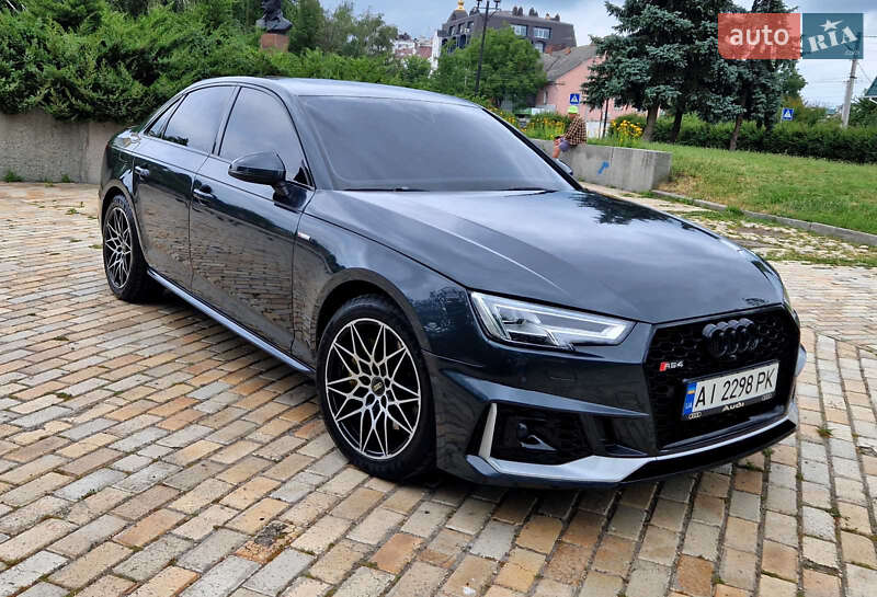 Седан Audi A4 2016 в 
