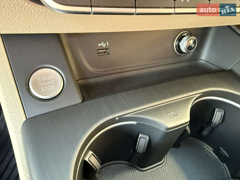 Седан Audi A4 2019 в Ивано-Франковске