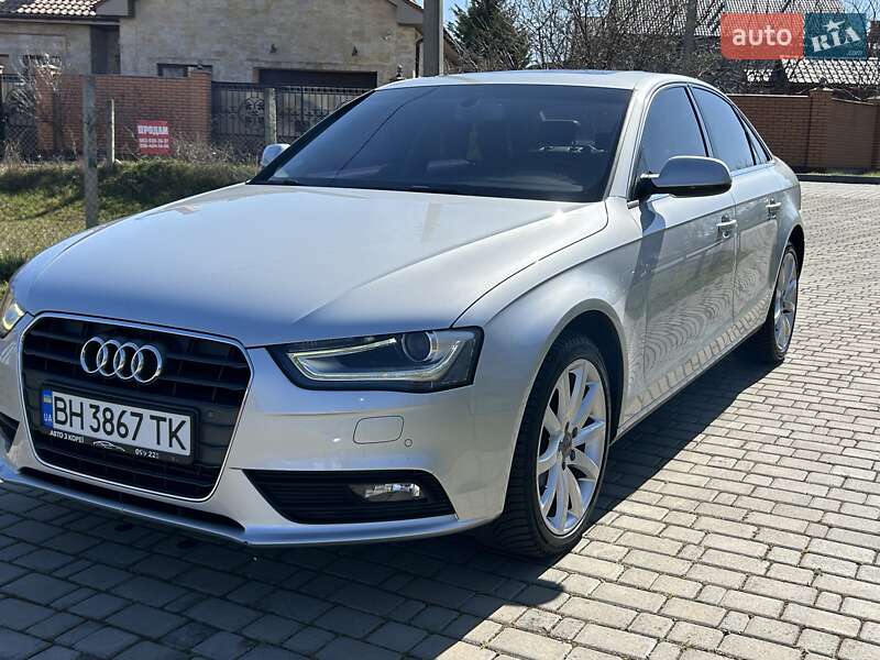 Седан Audi A4 2014 в Черноморске