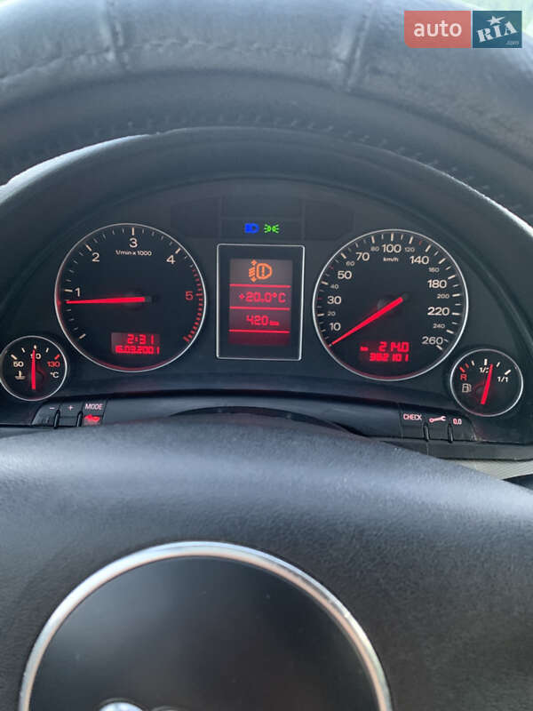 Седан Audi A4 2001 в Вижнице