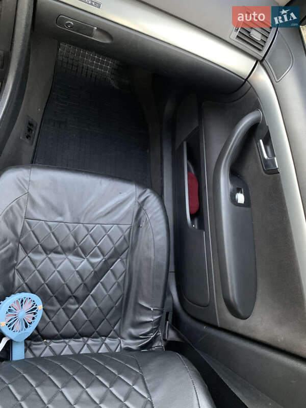 Седан Audi A4 2001 в Вижнице