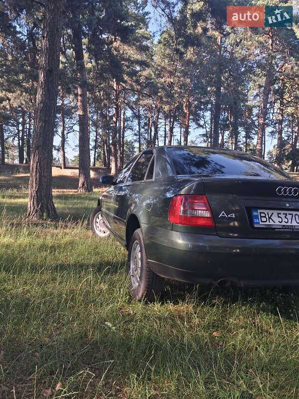 Седан Audi A4 2000 в Луцке