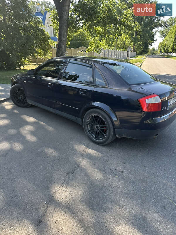 Седан Audi A4 2002 в Вите-Почтовой