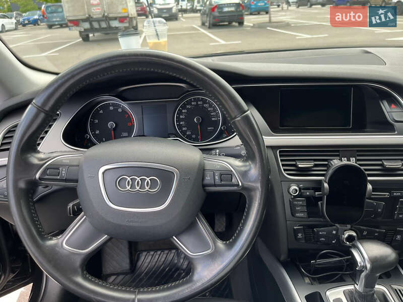 Седан Audi A4 2012 в Киеве
