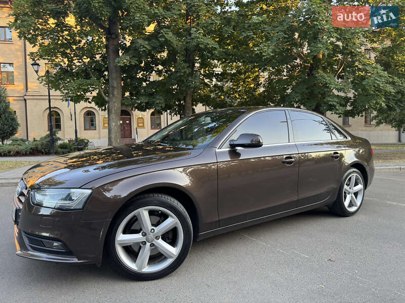 Седан Audi A4 2012 в Николаеве