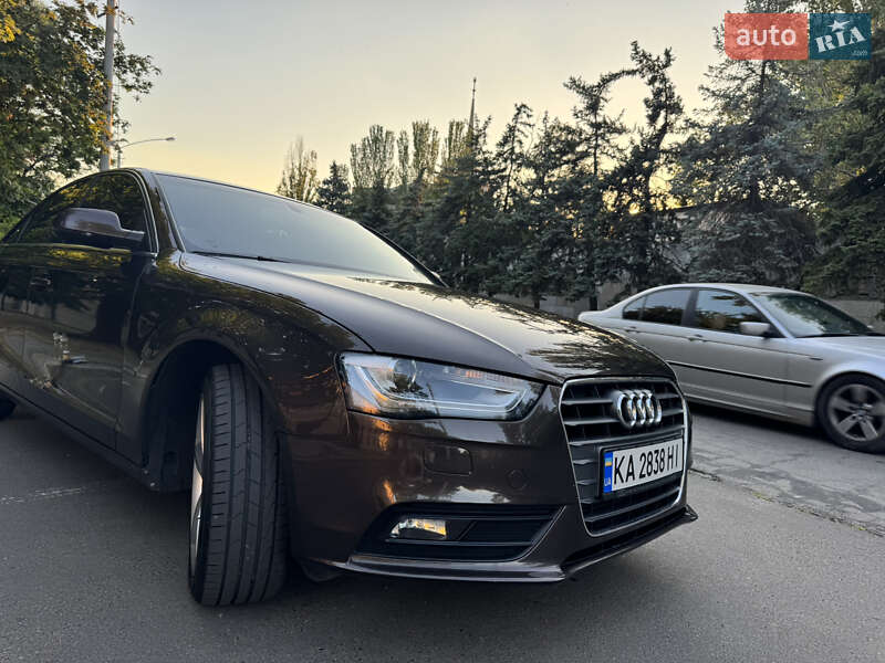 Седан Audi A4 2012 в Николаеве