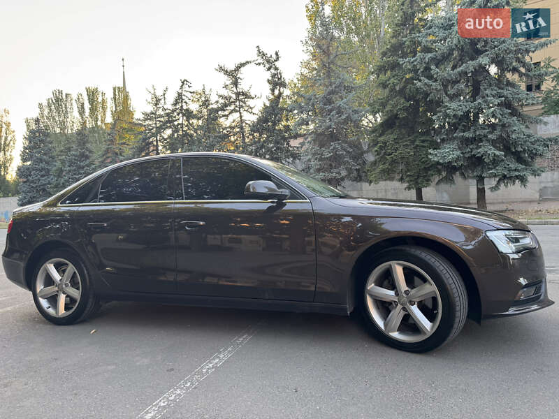 Седан Audi A4 2012 в Николаеве