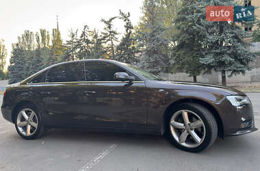 Седан Audi A4 2012 в 