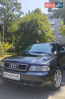 Седан Audi A4 1998 в 