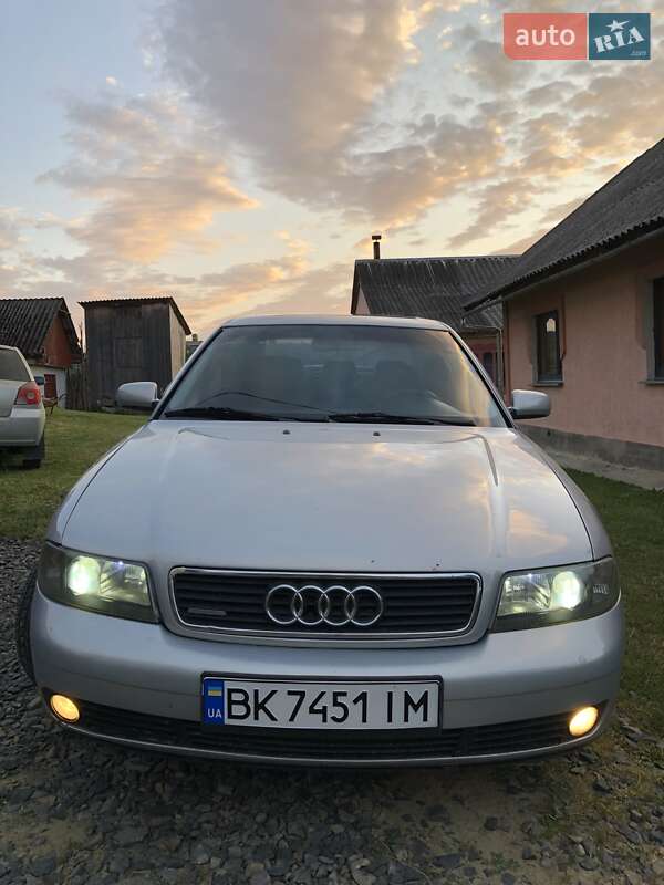Седан Audi A4 1996 в Турке