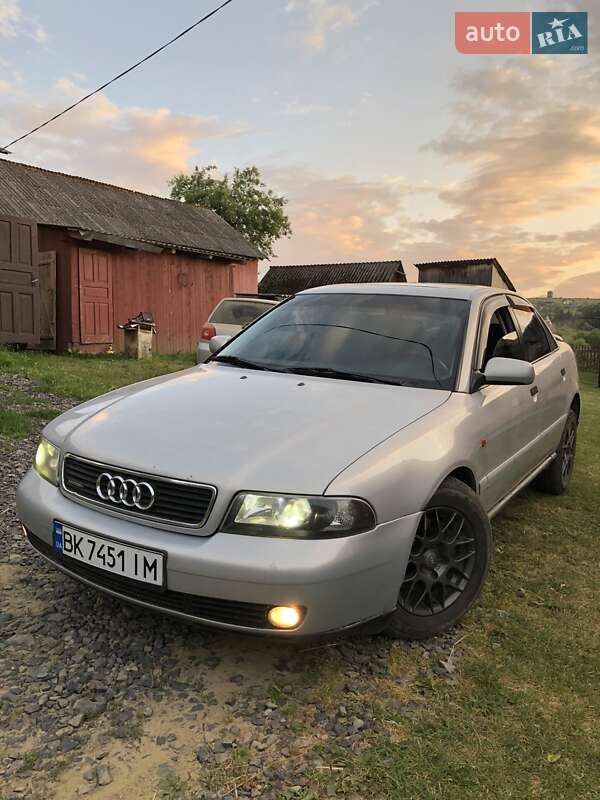 Седан Audi A4 1996 в Турке