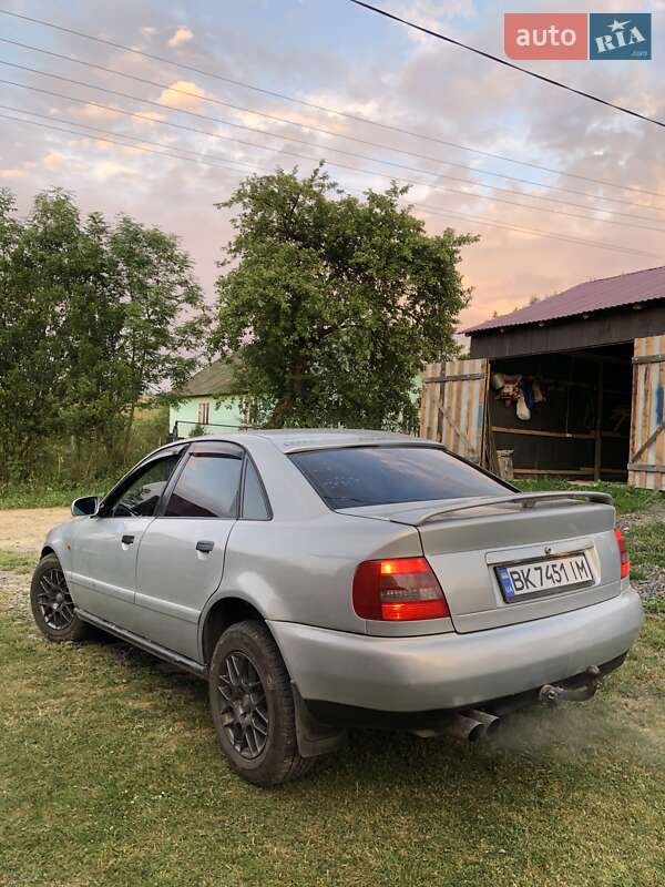 Седан Audi A4 1996 в Турке