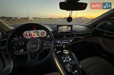 Седан Audi A4 2019 в 