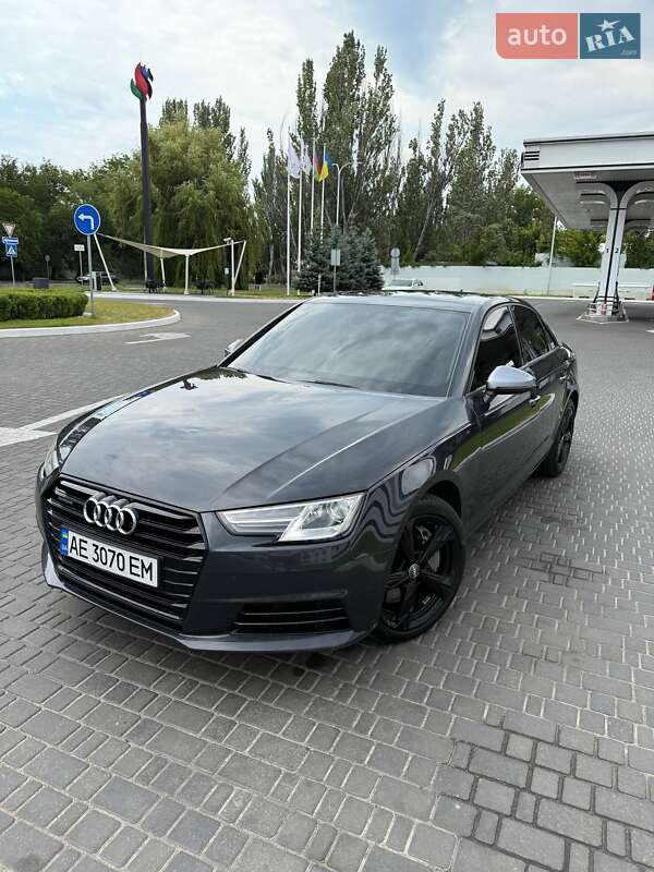 Седан Audi A4 2016 в 