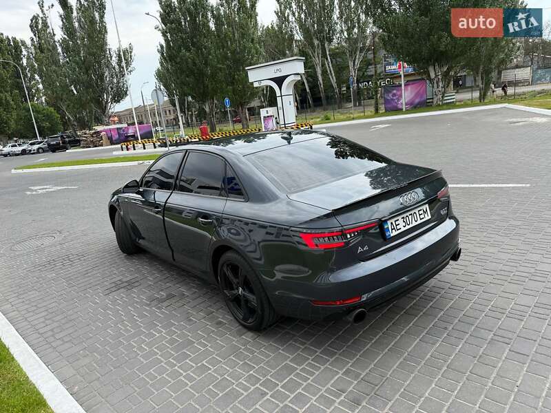 Седан Audi A4 2016 в Одессе