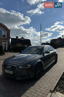 Седан Audi A4 2015 в Чернівцях
