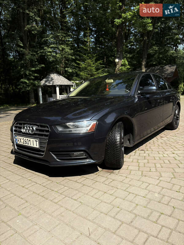 Седан Audi A4 2012 в Богородчанах