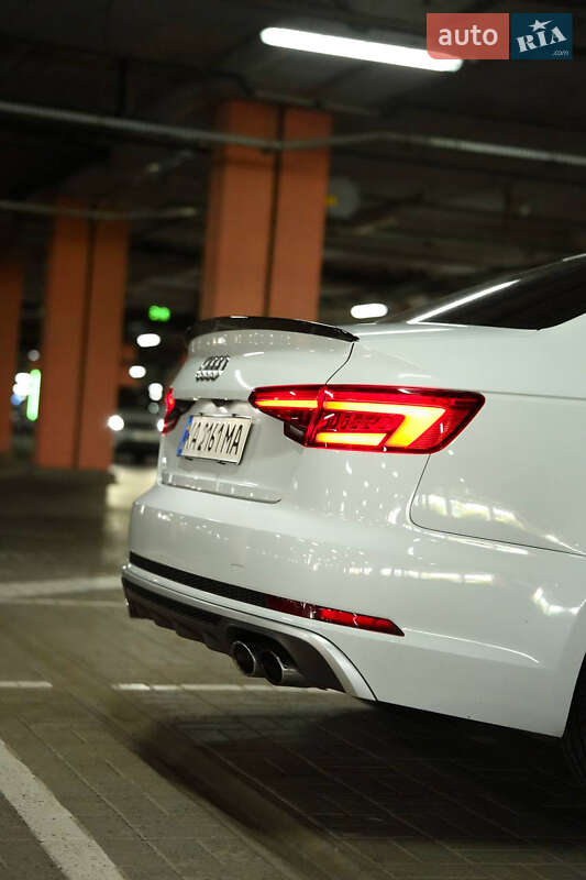 Седан Audi A4 2016 в Киеве