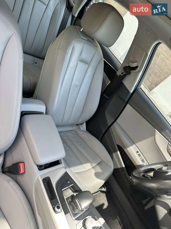 Седан Audi A4 2018 в Хмельницком