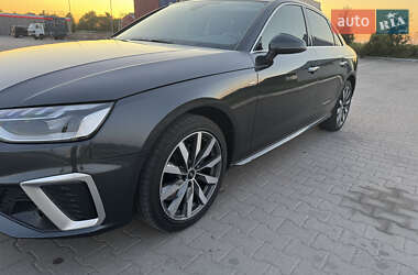 Седан Audi A4 2021 в 
