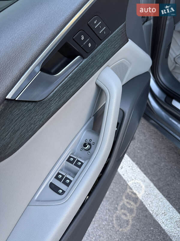 Седан Audi A4 2017 в Ужгороде