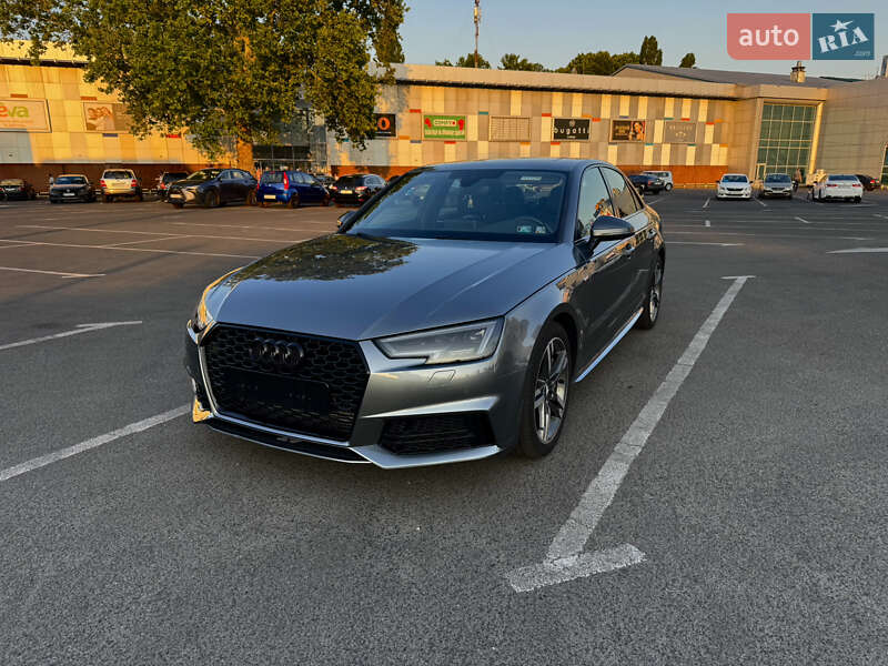 Седан Audi A4 2018 в 