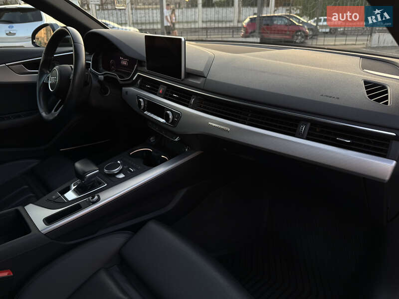 Седан Audi A4 2018 в Киеве
