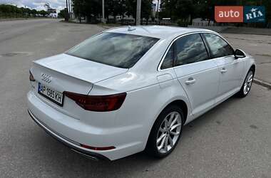 Седан Audi A4 2018 в 