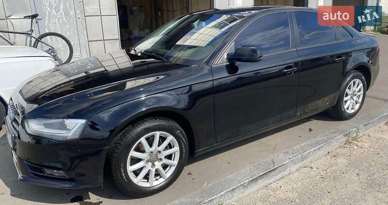 Седан Audi A4 2012 в 